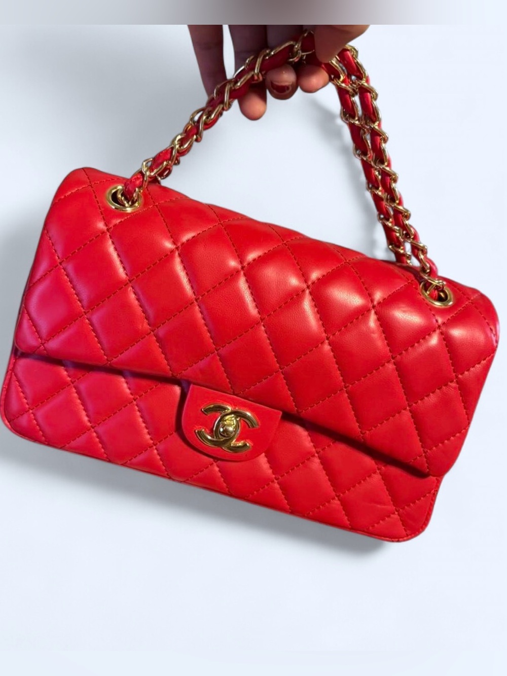 Vintage Classic Quilted Shoulder Bag in Red